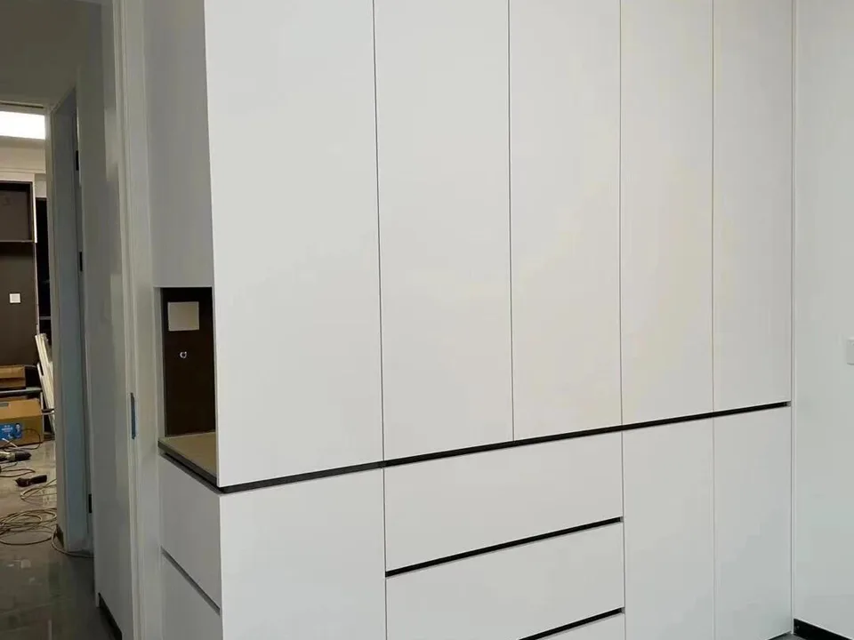 丽水全屋定制柜体安装现场与墙面地面保护实拍