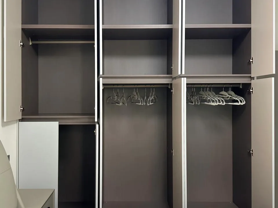 丽水衣帽间定制抽屉与挂衣区进口五金使用实景